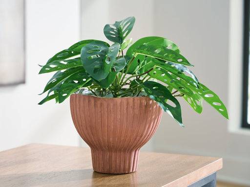 Orban Vase - In Home Furniture (San Antonio, TX)